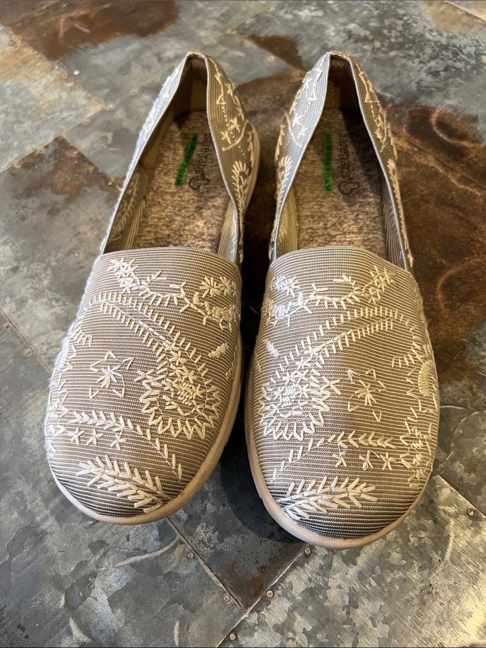 Baretraps Kessie embroidered slip-on shoes